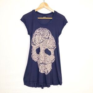 Lauren Moshi Navy blue roses, skull, graphic T-shirt